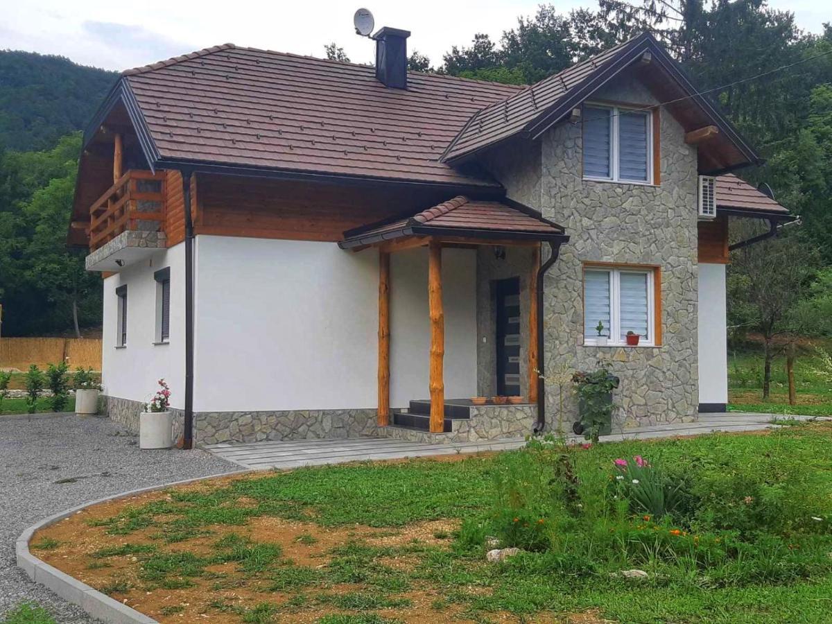 הוילה Bihać Vacation House Studenac מראה חיצוני תמונה